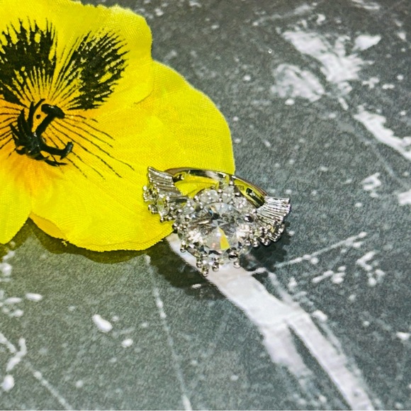 Silver Crystal Ring - Picture 15 of 17